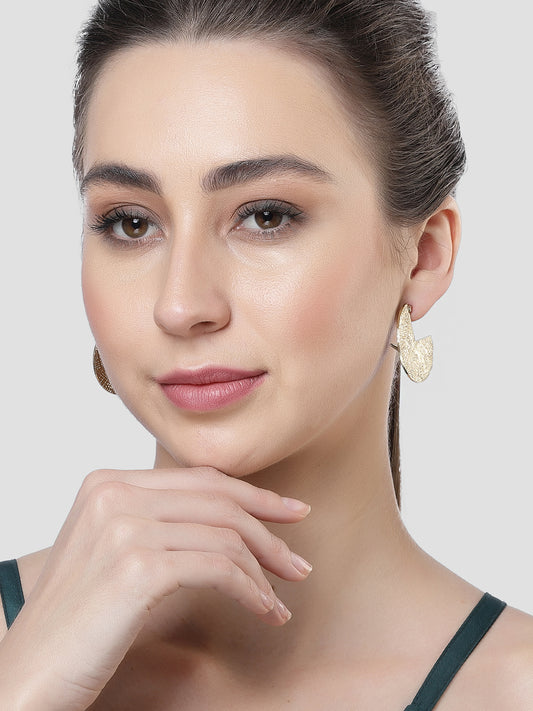 KARATCART Textured Circle Half Hoop Earrings for Women