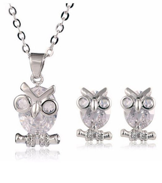 Karatcart Platinum Plated Silver Owl Shaped Austrian Crystal Pendant Set